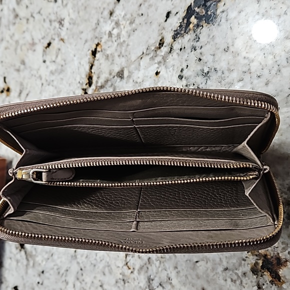 Authentic Prada wallet. - Picture 8 of 16